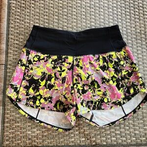 Lululemon Speed Up High Rise Lined Short 4” SZ 4 Multicolor